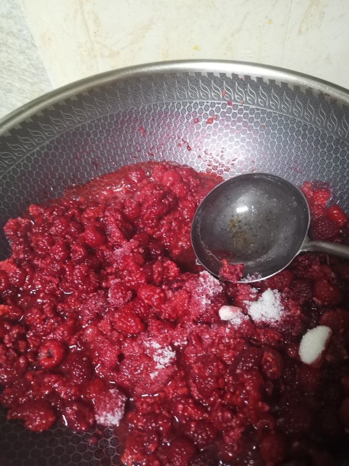 纯手工简易低糖树莓酱的做法 步骤6
