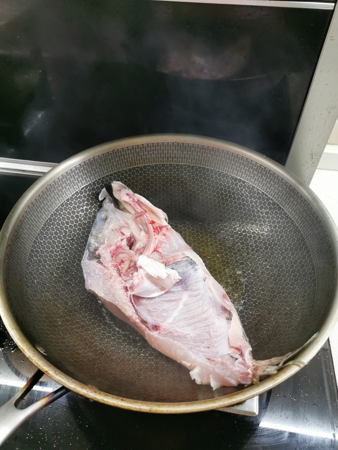 奶白色的汤~麻鲢鱼头火锅的做法 步骤6