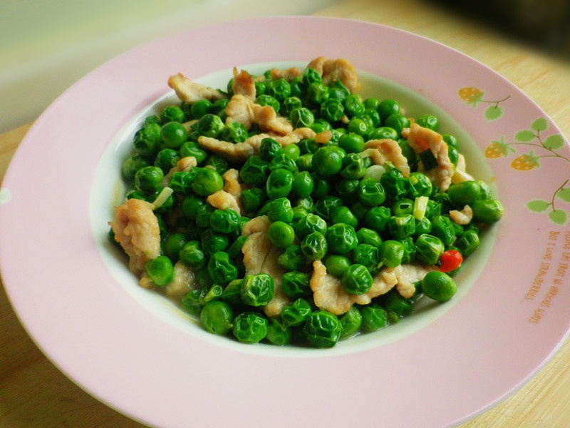 青豌豆炒肉丁