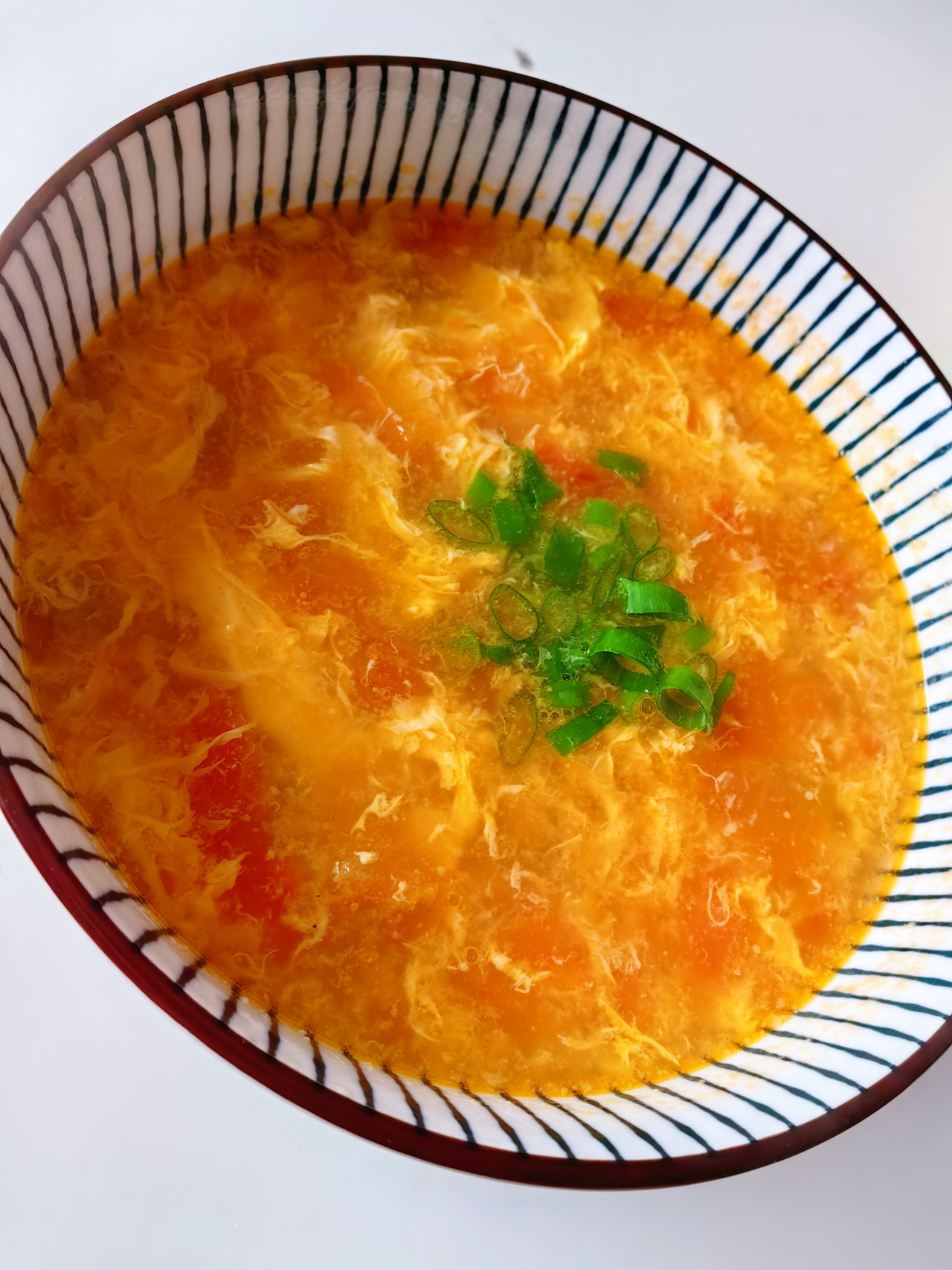 <西红柿蛋花汤>，欣小厨 😉的做法