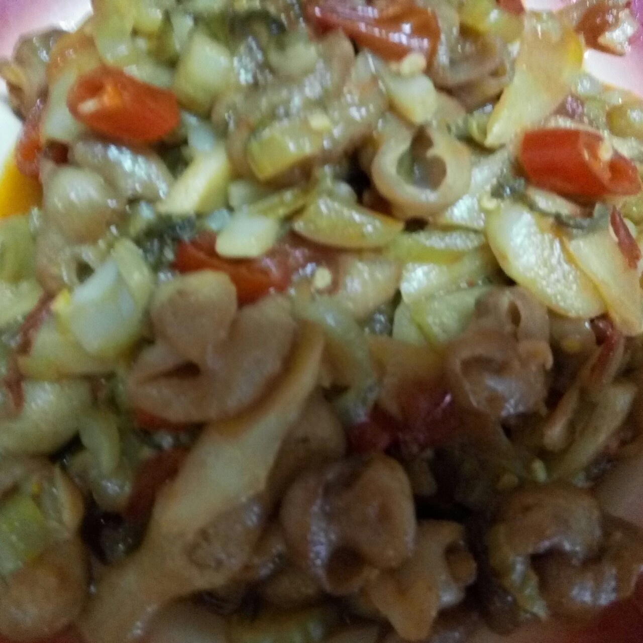 酸菜辣椒炒肥肠