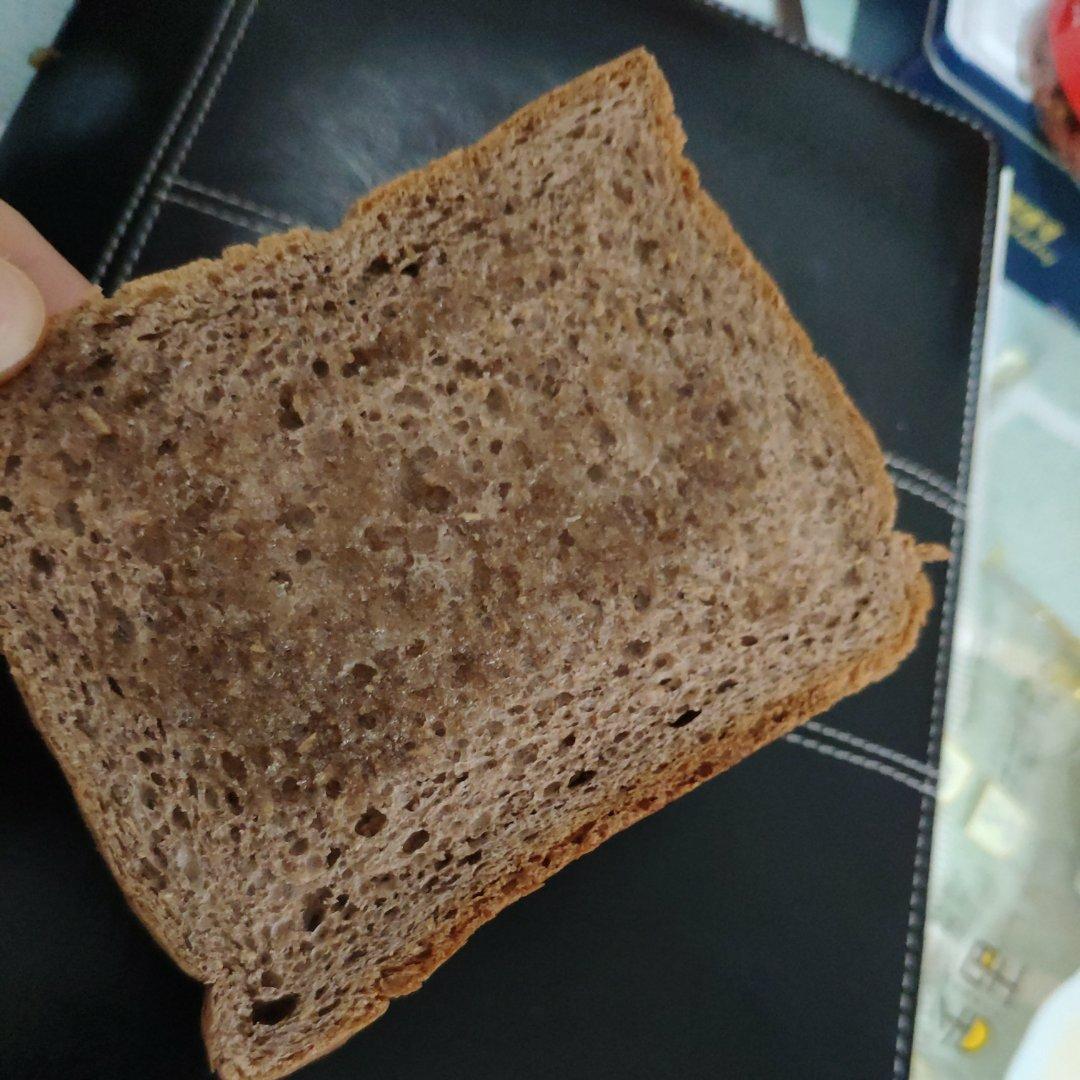 微波炉 一双筷子烤面包片