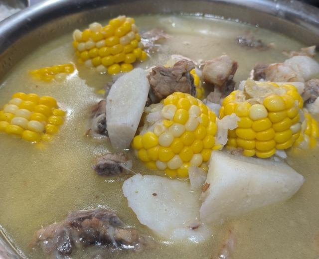 山药玉米排骨汤的做法