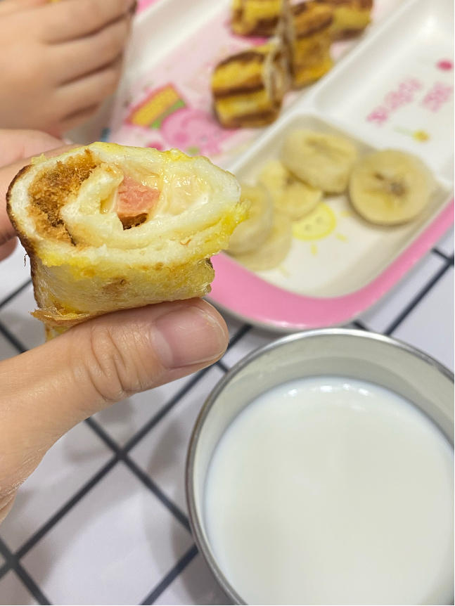 吐司的N种吃法：这可能是最简单的那一种（火腿吐司卷）