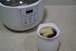 红枣莲藕牛骨汤的做法 步骤3