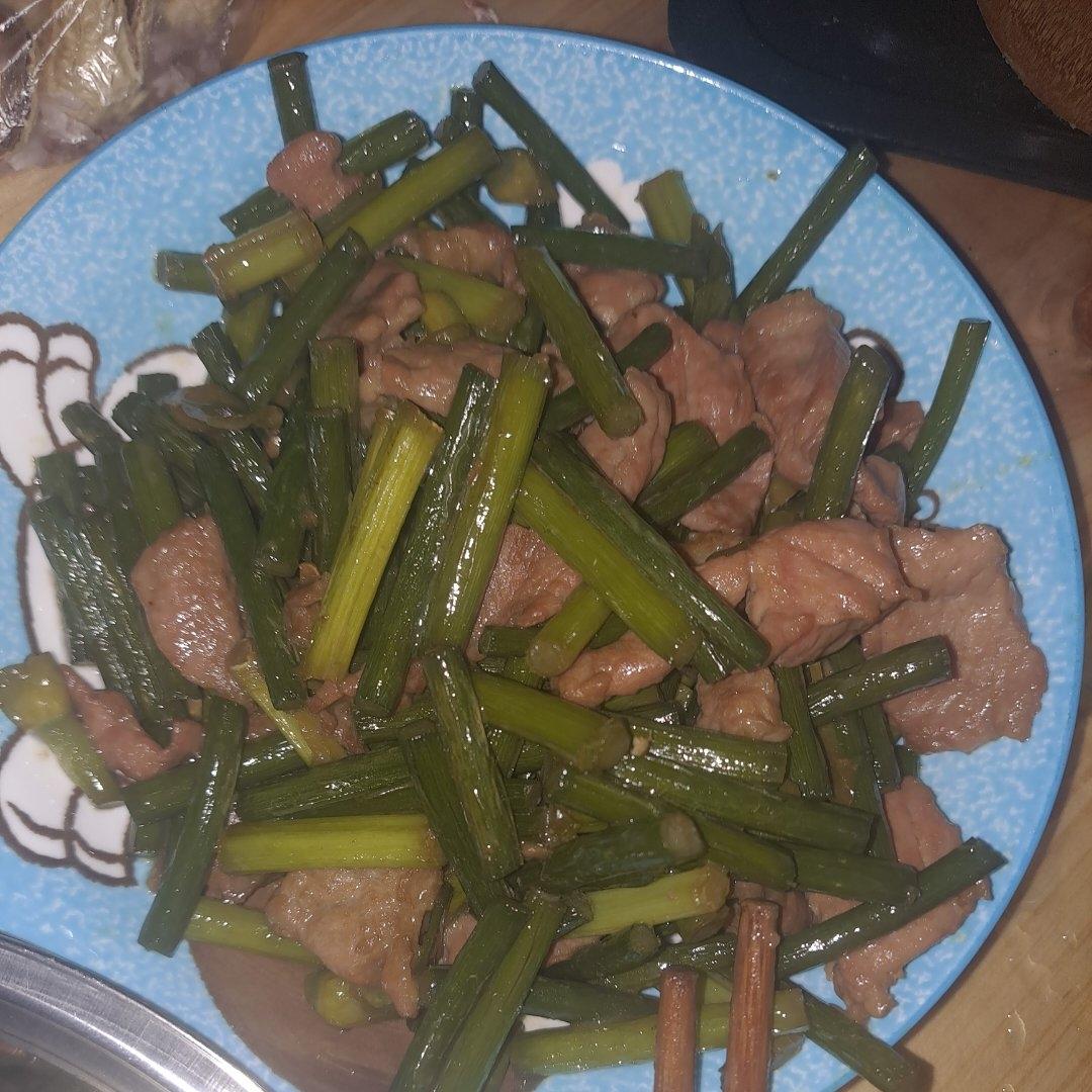 简单易做的下饭菜－蒜苔炒肉