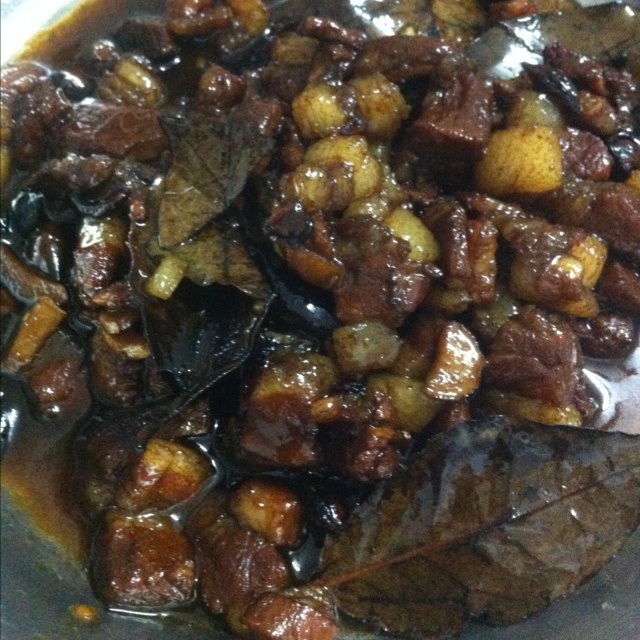 吃着碗里望着锅里的红烧肉