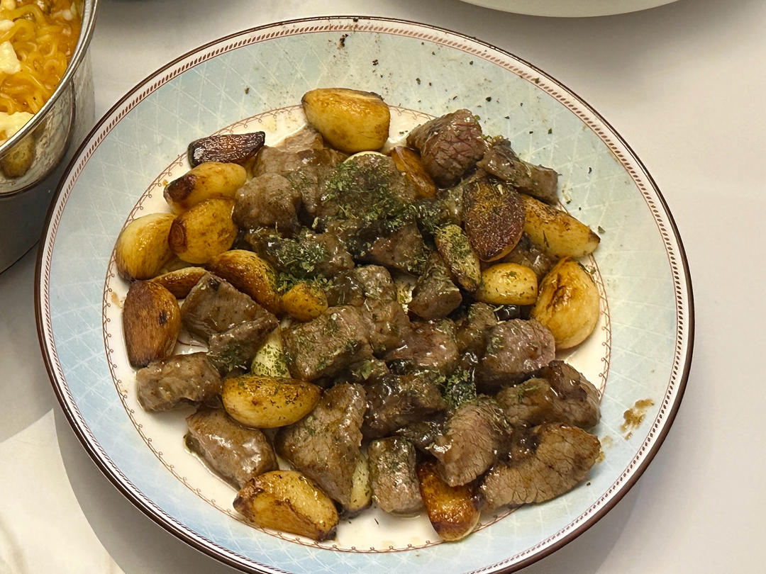 好吃到舔盘的蒜香黑椒牛肉粒