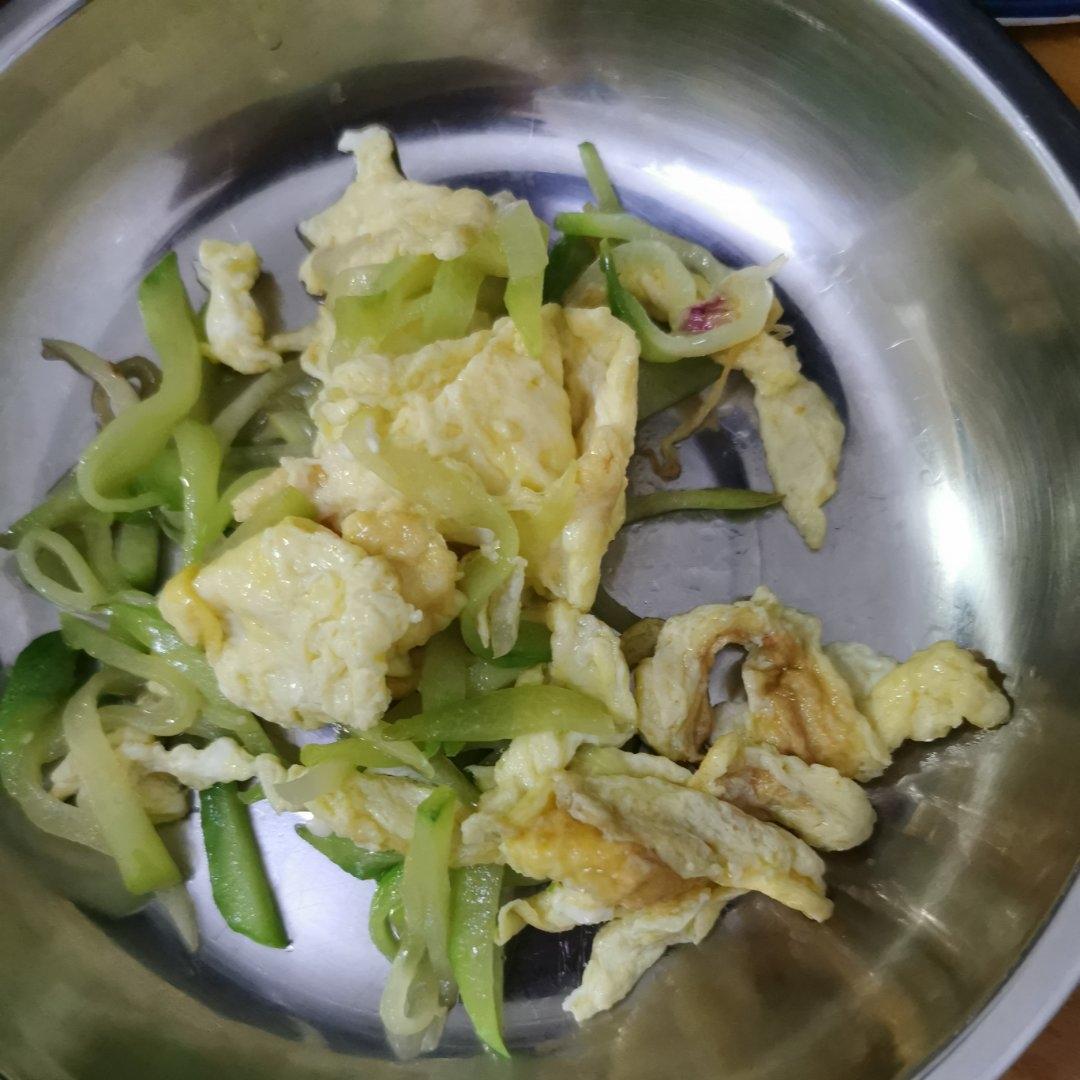 佛手瓜炒鸡蛋:补钙补锌，适合减肥时吃的快手菜