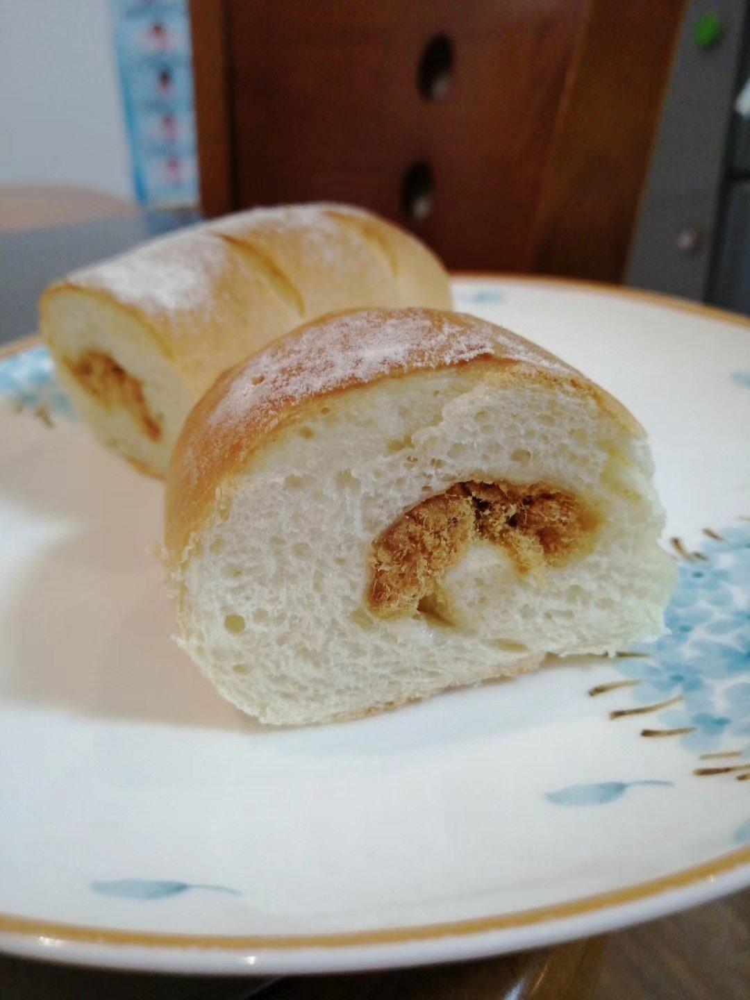 诺贝尔妈妈妈做的香喷喷的肉松卷面包