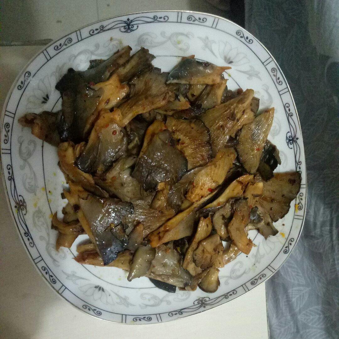 孜然蒜蓉辣酱炒鲜蘑