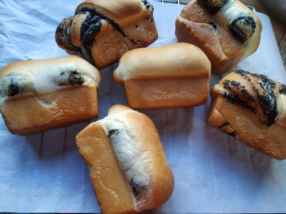 料多多系列--黑芝麻奶酥小吐司