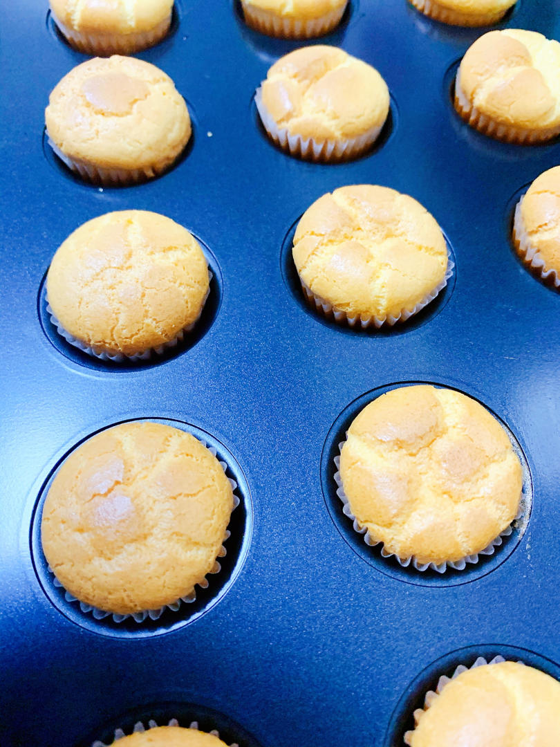 爱初黛的菇娘做的24连迷你小蛋糕