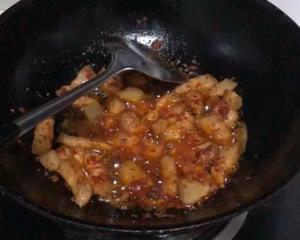 土豆烧五花肉的做法 步骤6