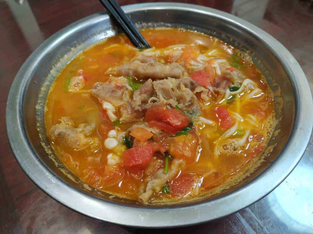 【金针菇番茄肥牛锅】