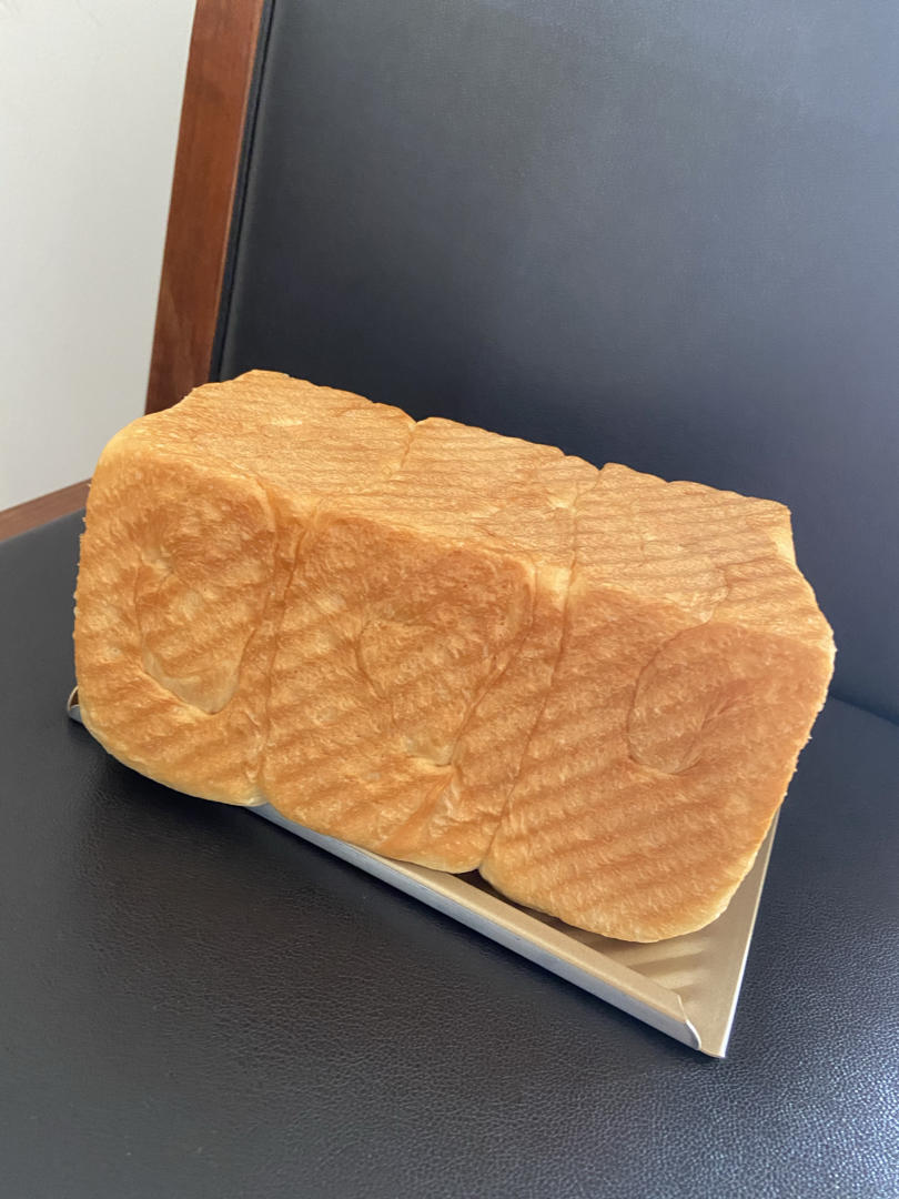 吐司方包，女儿说和来自台湾的爸爸糖一样好看好吃。零失败（是指我个人制作没有失败过）。