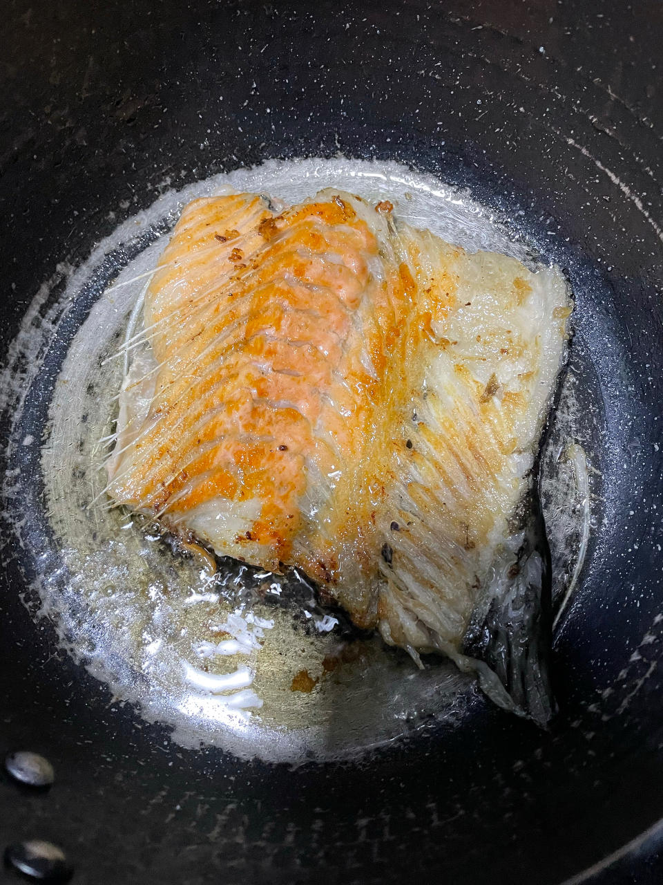 香煎三文鱼骨