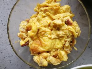 白花菜炒鸡蛋的做法 步骤3