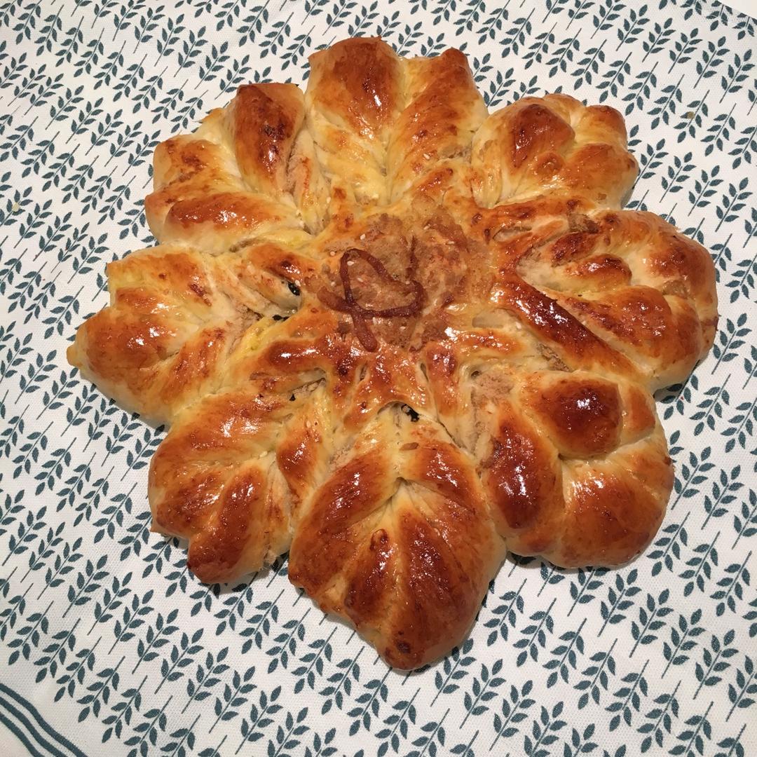 太阳花肉松面包