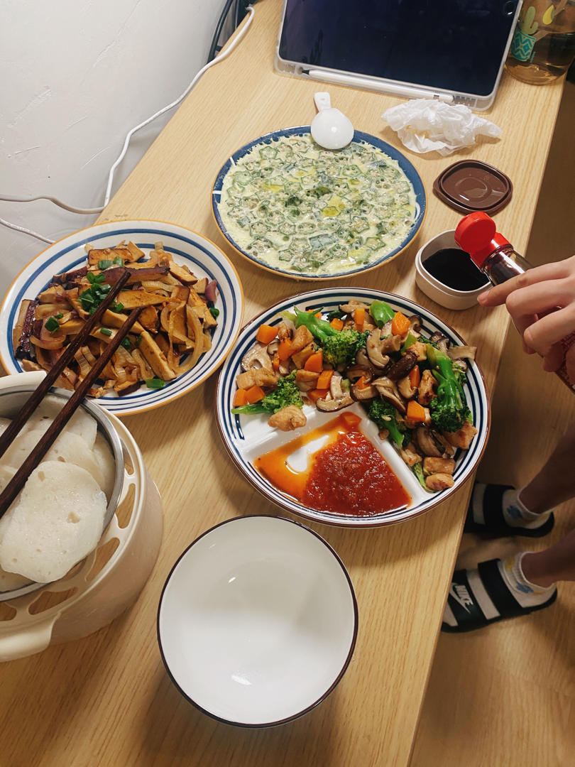 滑溜溜的秋葵蒸蛋