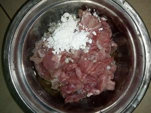 猪肝瘦肉汤河粉的做法 步骤1