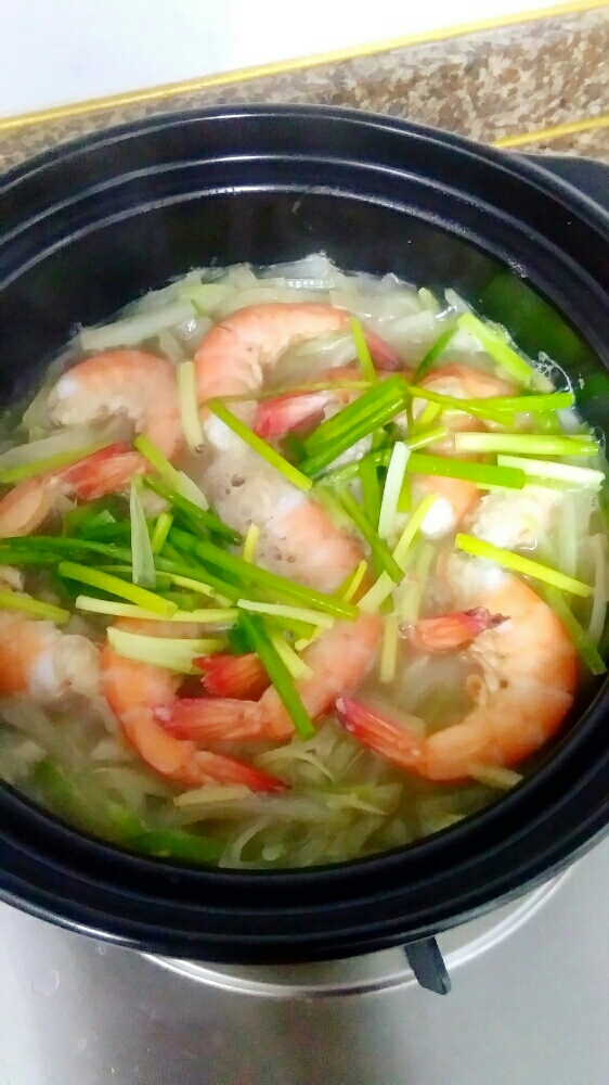 基围虾煲萝卜丝汤的做法