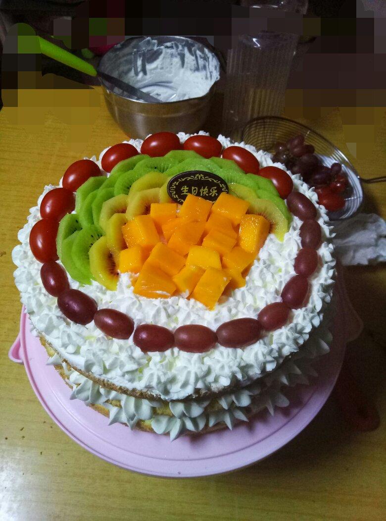 奶油水果装饰蛋糕