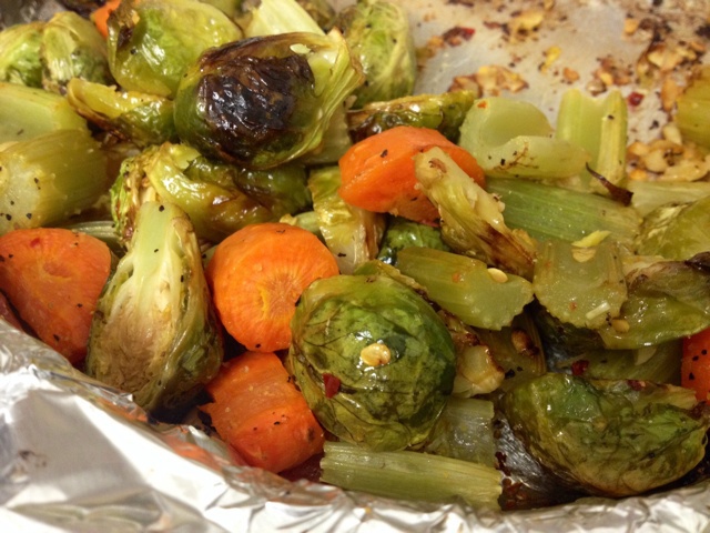 烤芽甘蓝和胡萝卜