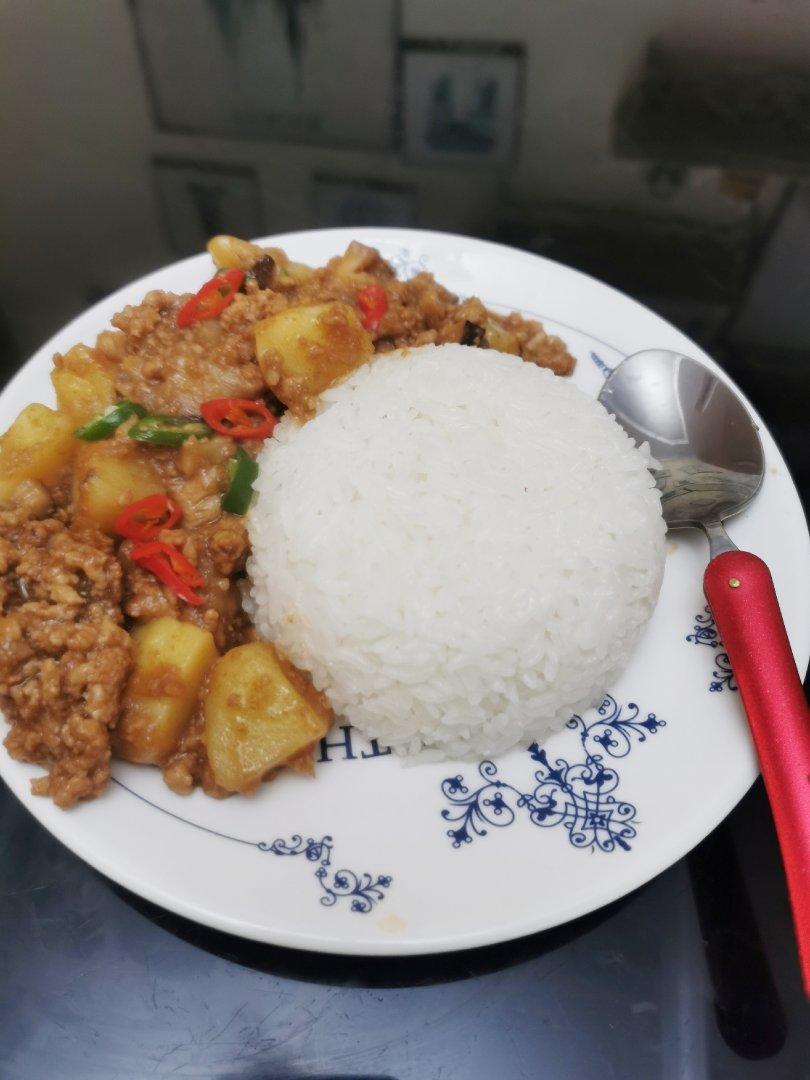 香菇土豆肉末饭