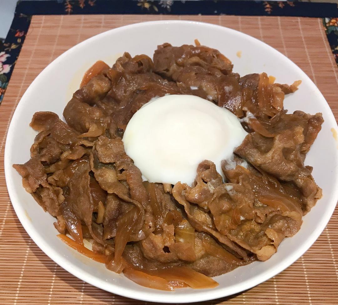 【温泉蛋肥牛盖饭】
