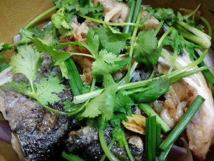 砂锅焗三文鱼头