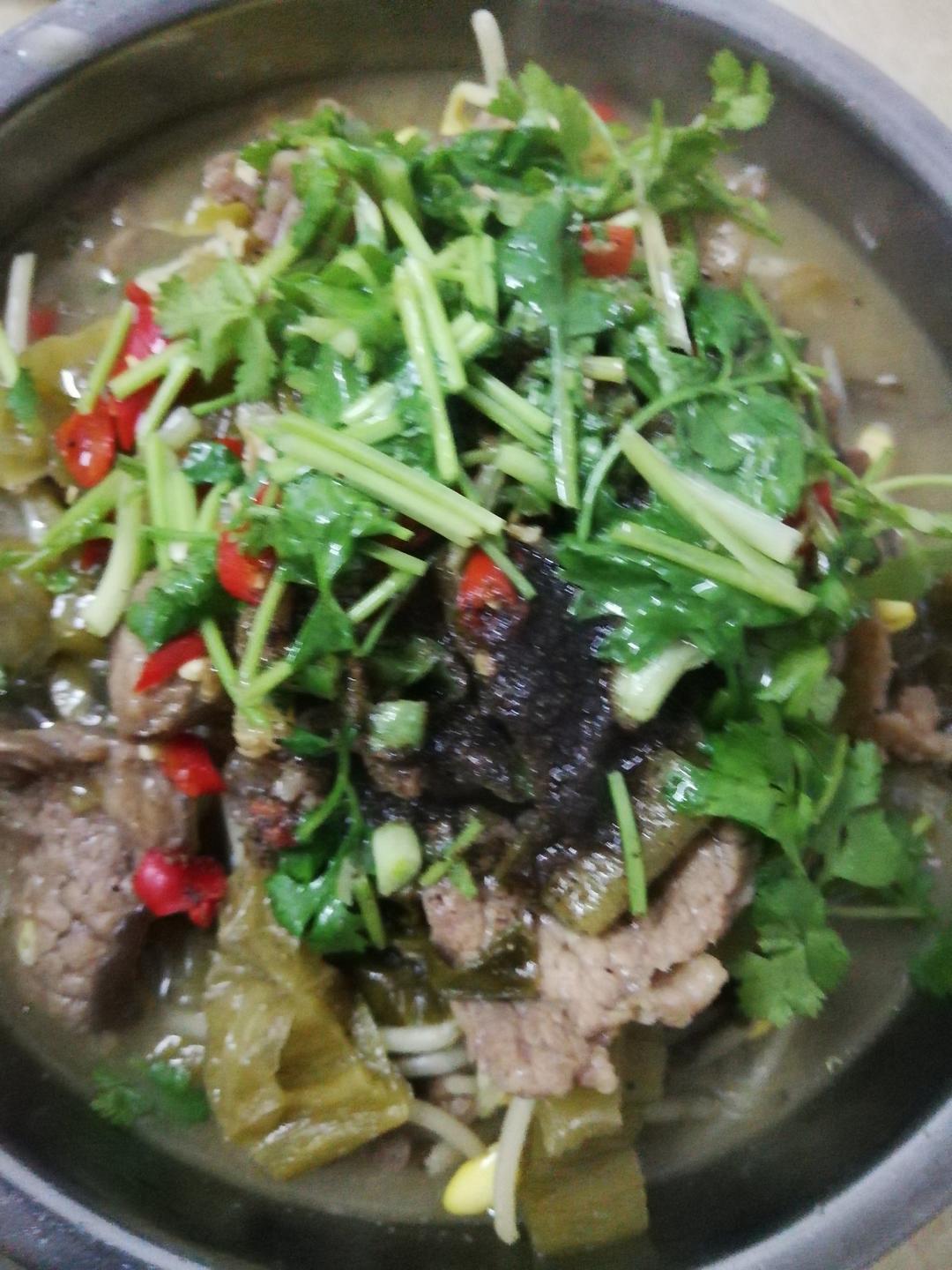 酸菜肥牛煲