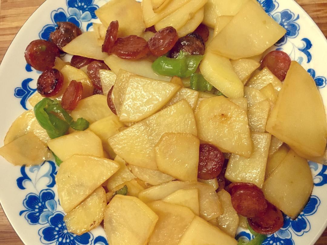 喵小呆做的土豆片炒香肠