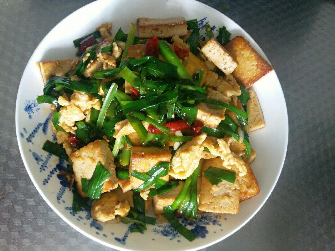 韭菜豆腐炒鸡蛋