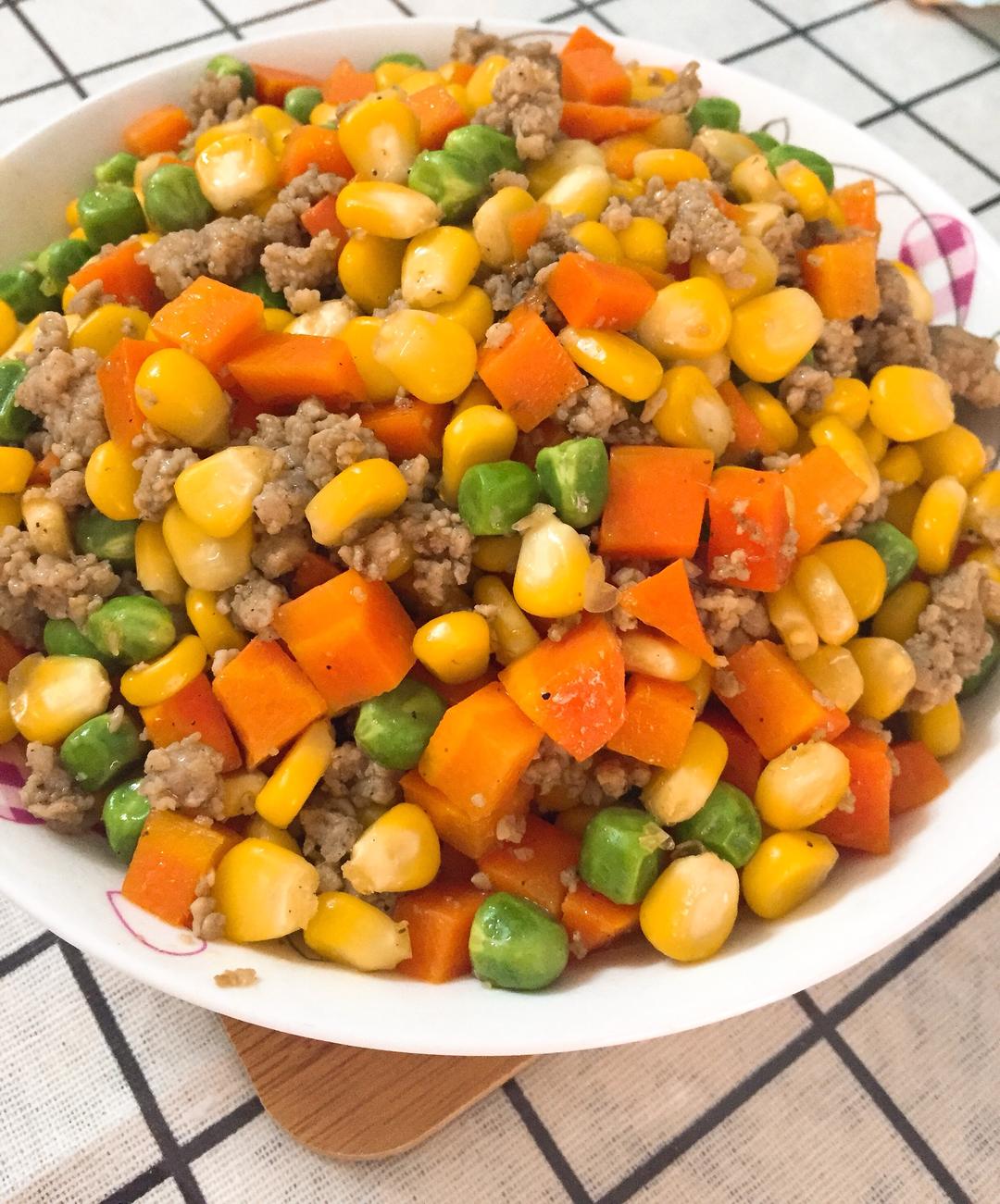 香甜胡萝卜玉米炒肉