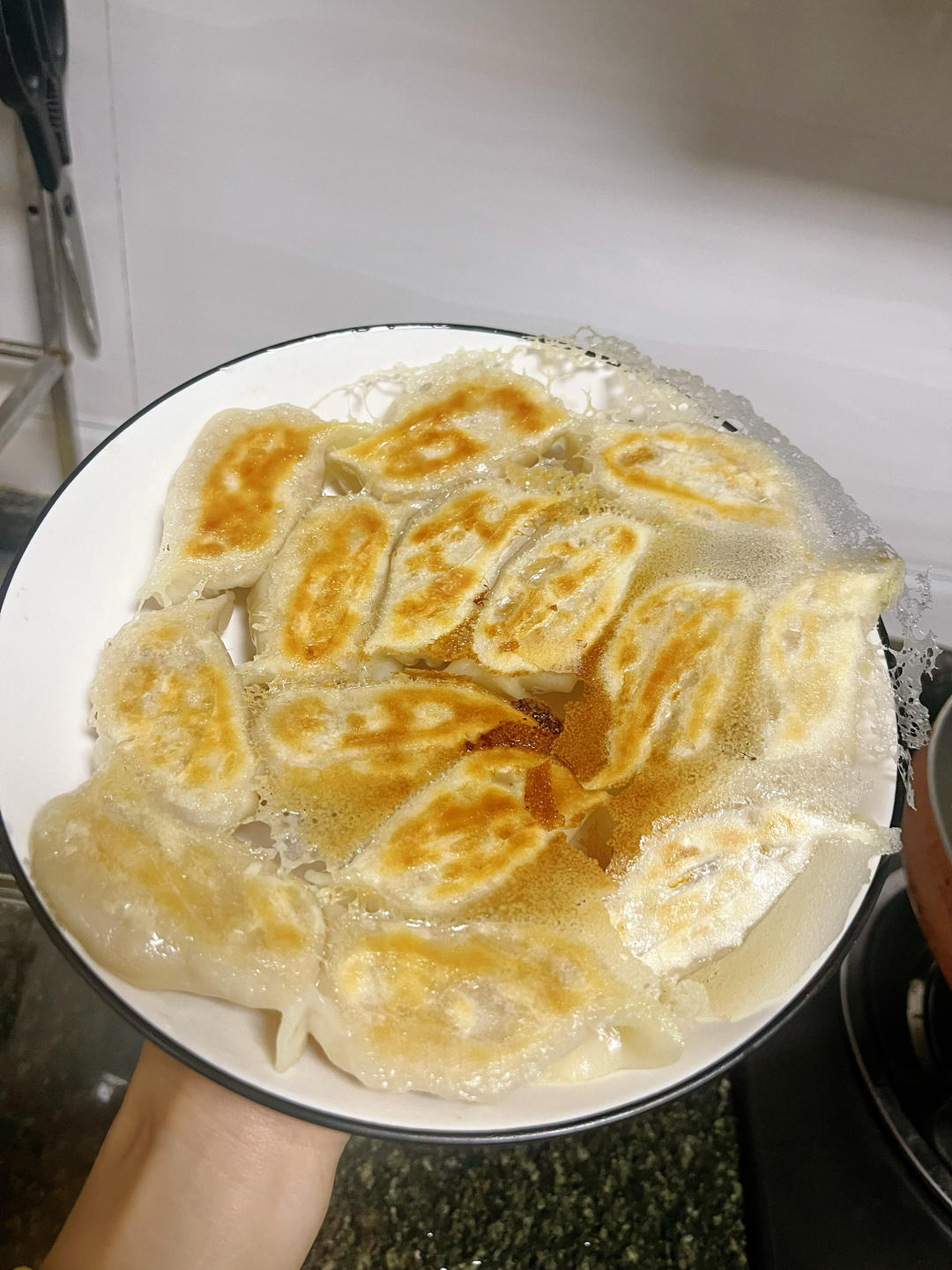冰箱冷冻水饺做煎饺
