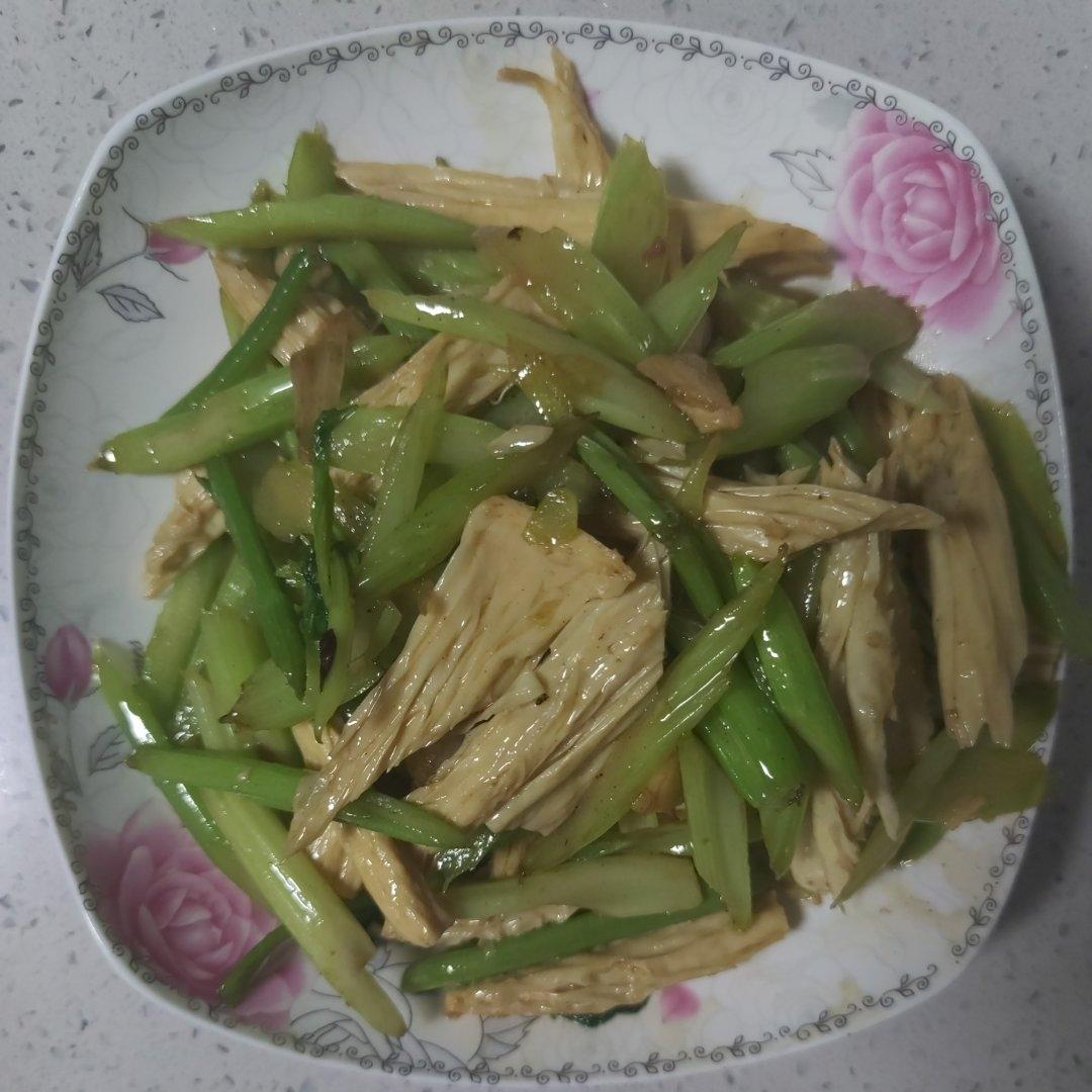 芹菜炒腐竹