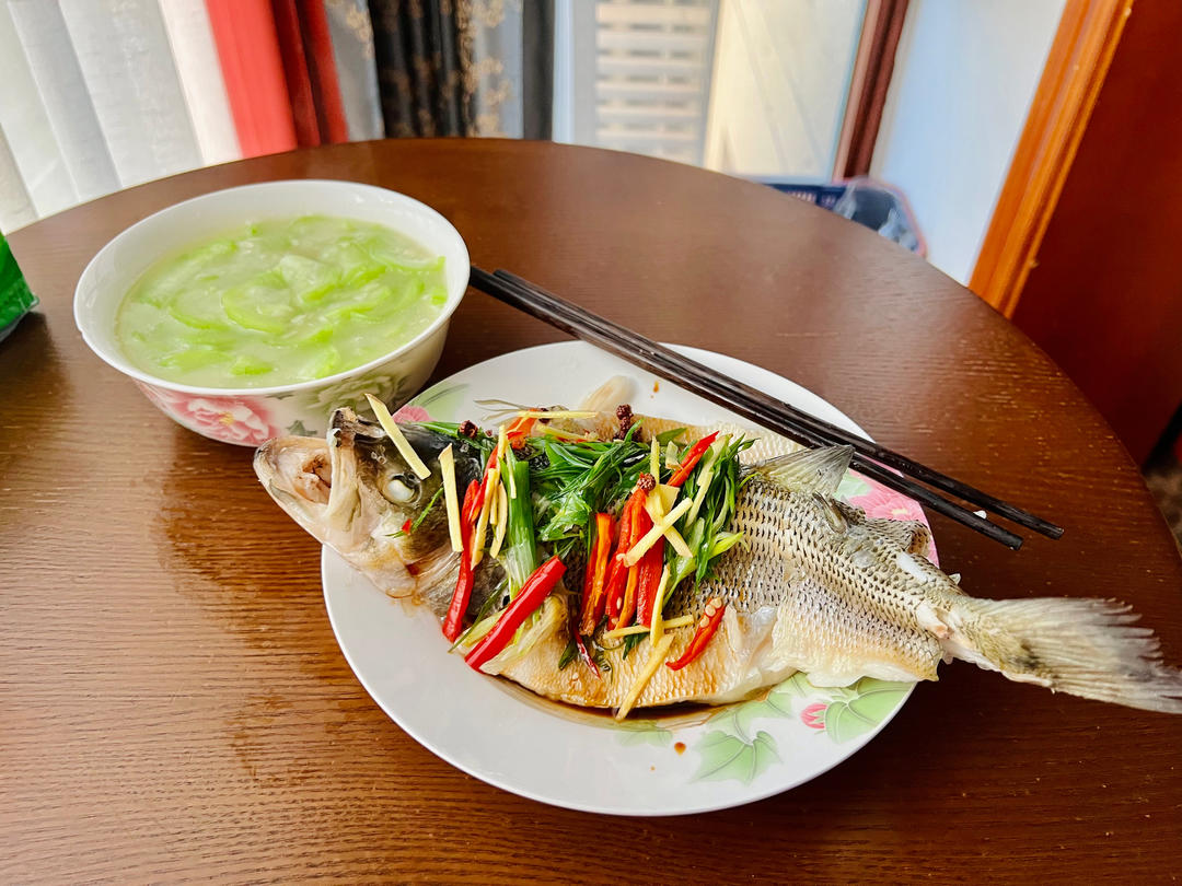 10分钟做 清蒸鲈鱼 （附切鱼图解）