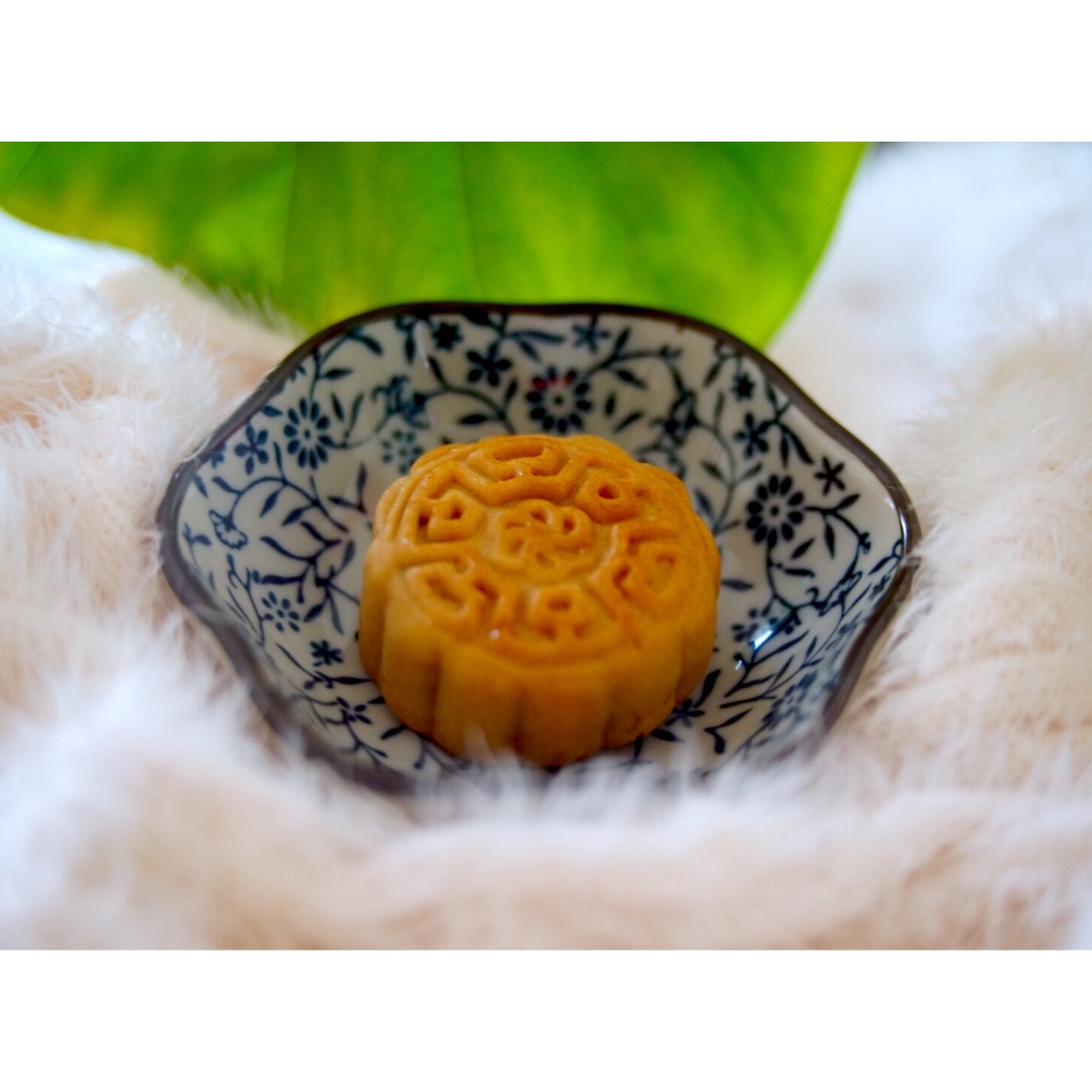 广式月饼—蛋黄莲蓉月饼