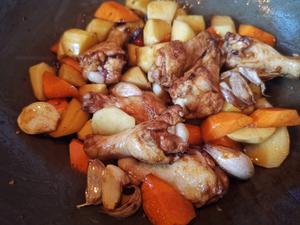 鸡翅根炖土豆的做法 步骤3