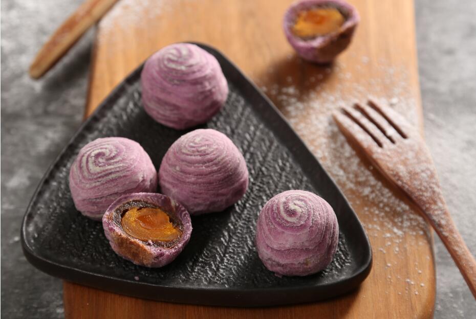 蛋黄酥#烤箱R026#的做法