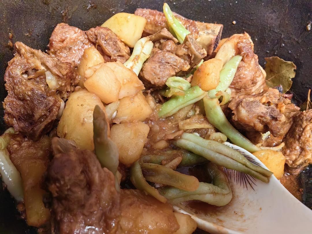 硬菜代表--排骨炖豆角土豆（豆角焖面胚子）