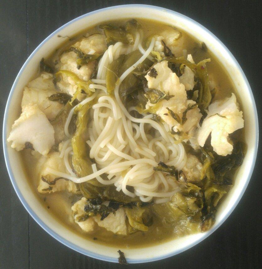酸菜巴沙鱼米粉