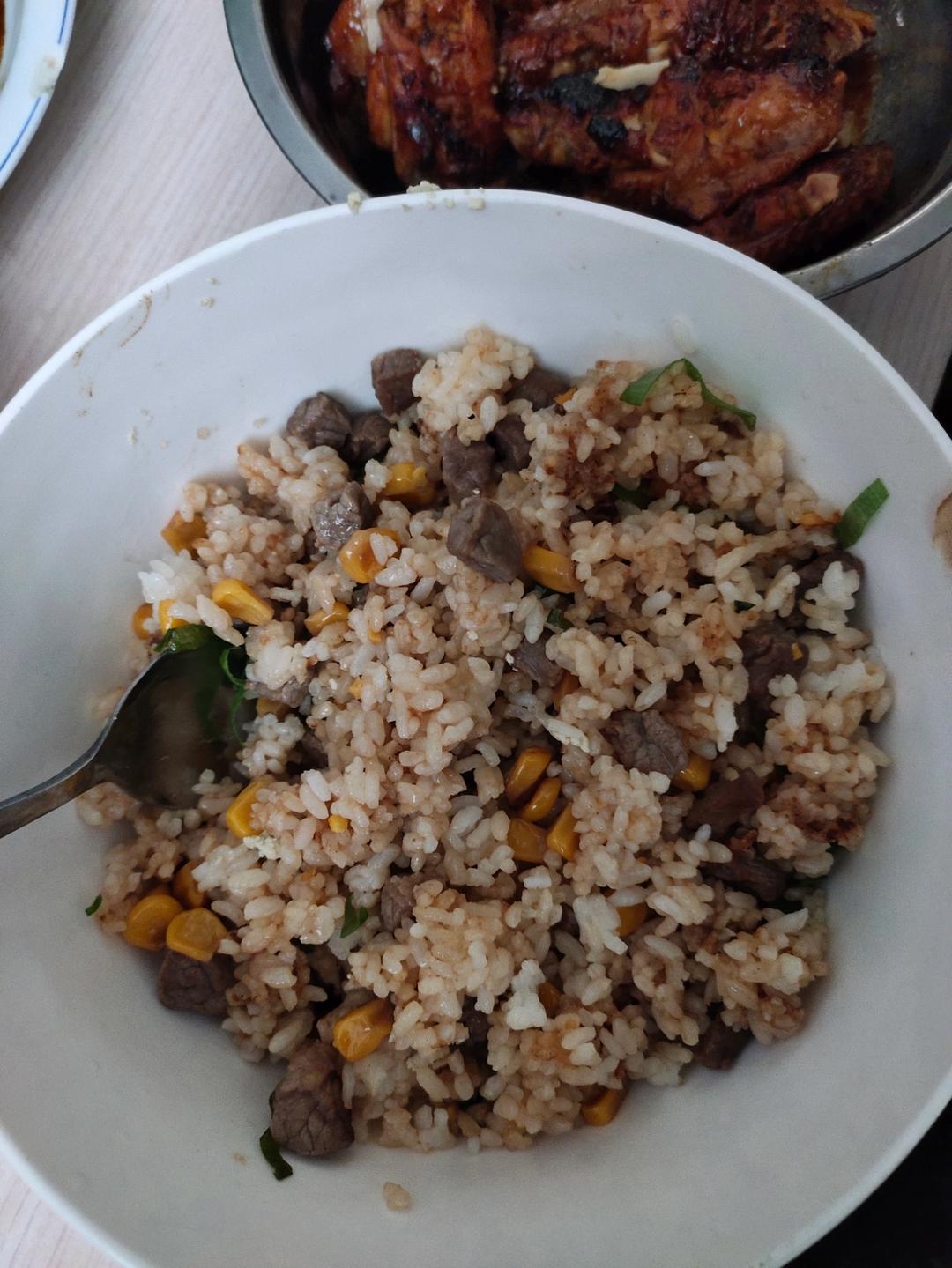 孩子最爱吃香喷喷的牛肉粒炒饭