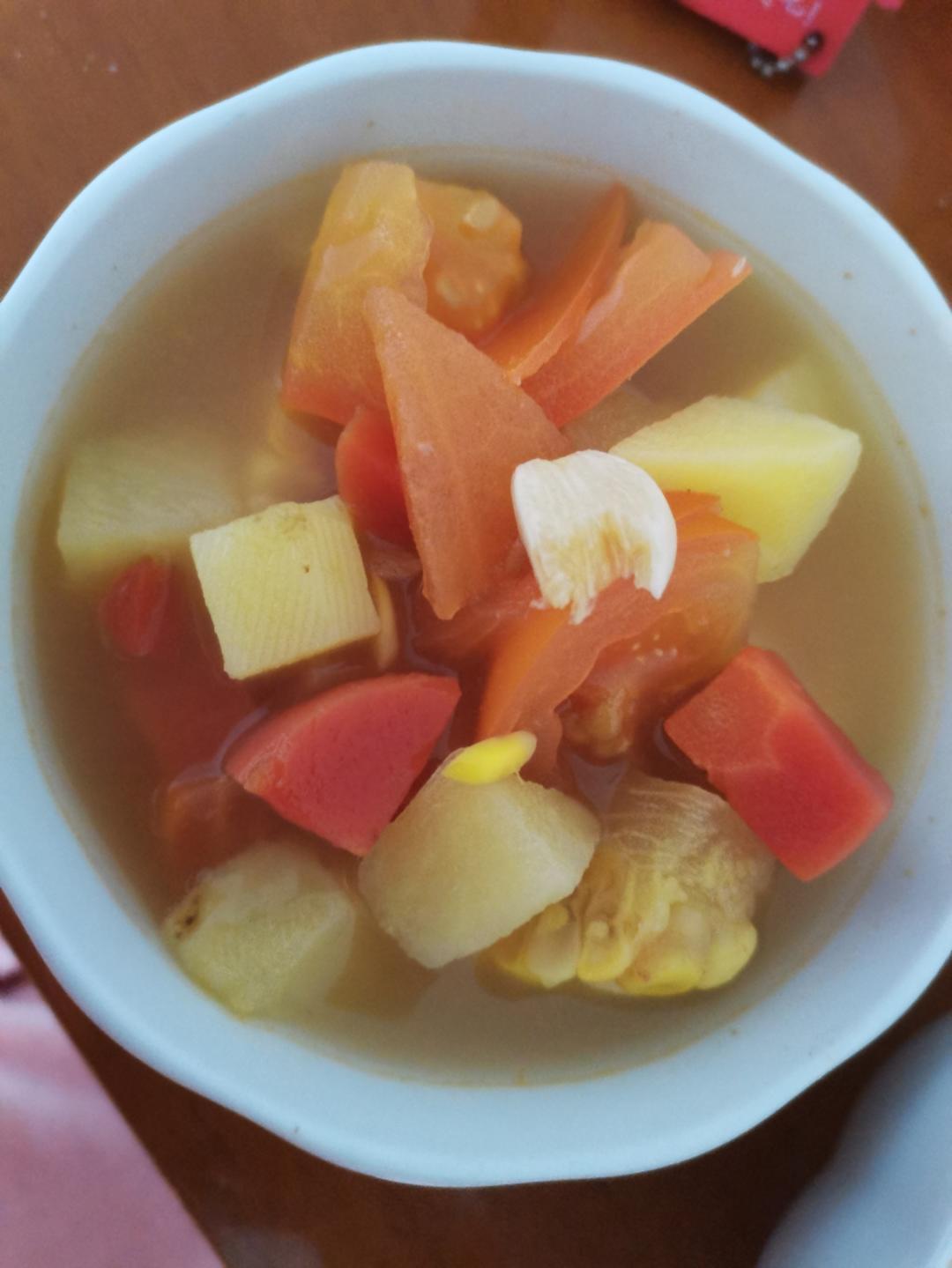 土豆胡萝卜玉米养生汤