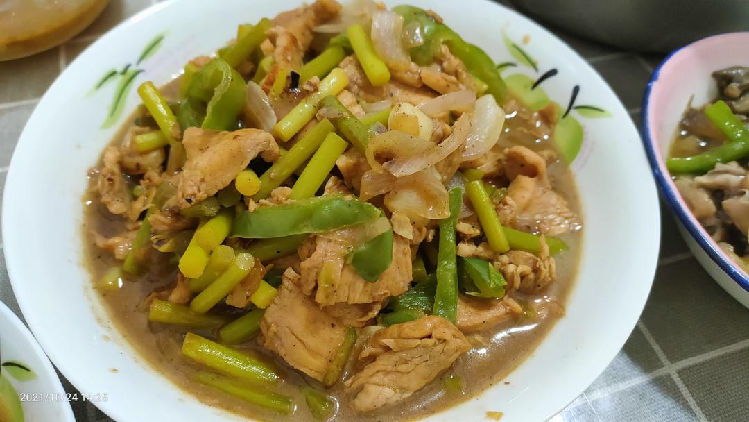 嫩嫩的鸡胸肉炒青椒