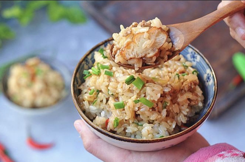 好吃的电饭锅焖糯米饭，也可以做烧卖馅的做法