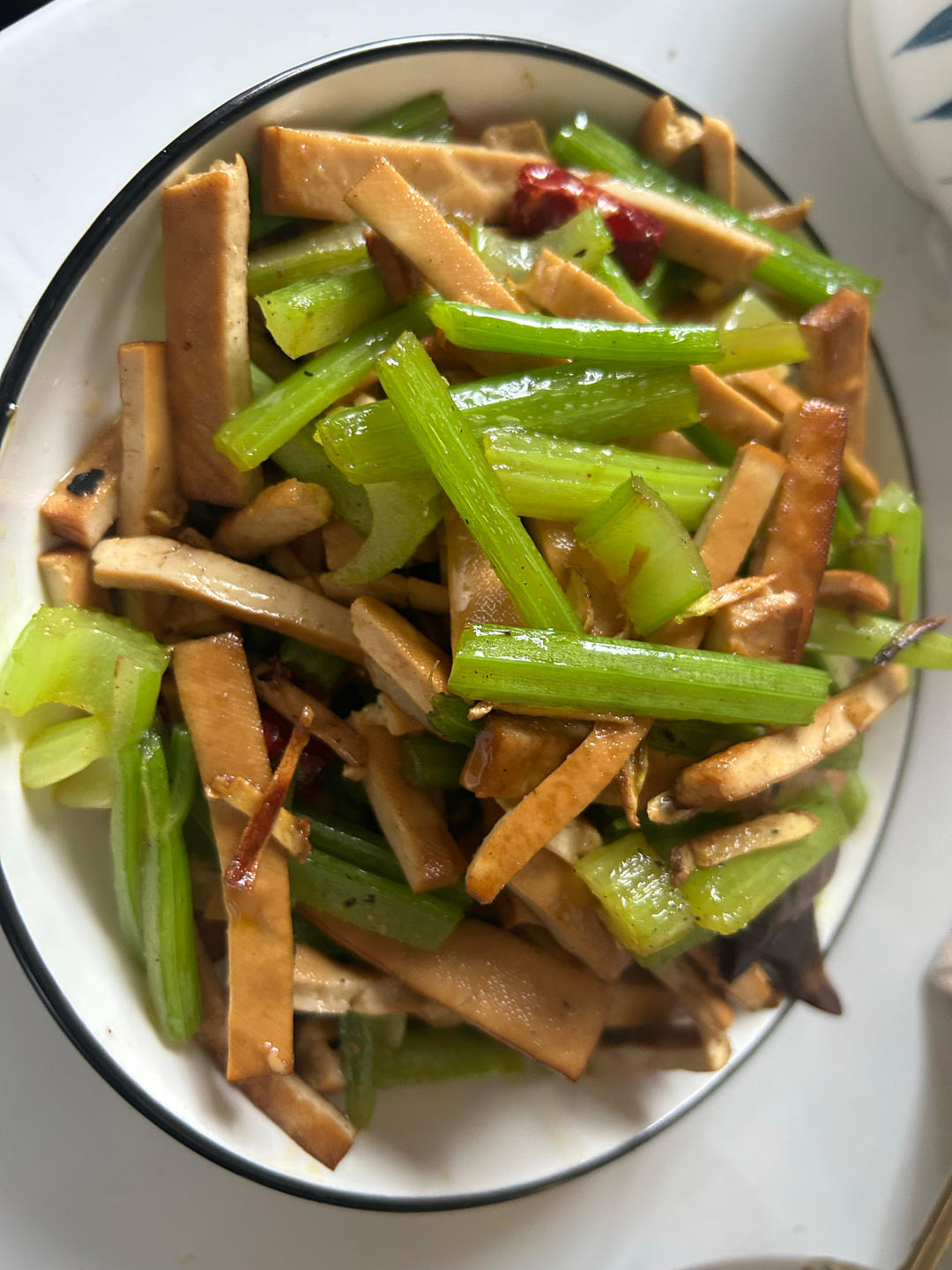 午餐晚餐简单快手下饭菜芹菜炒香干