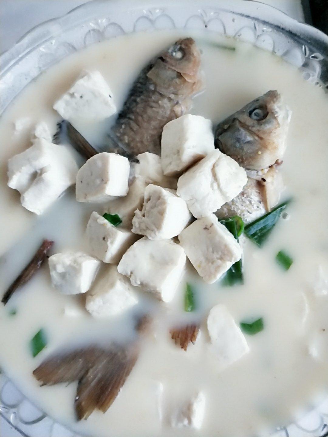 鲫鱼豆腐汤