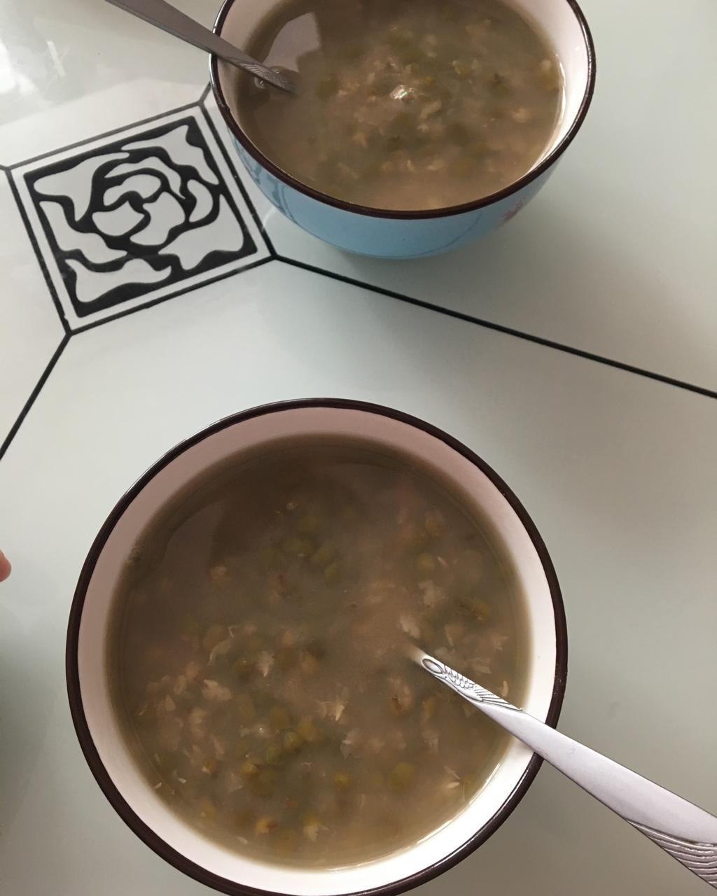 橙嬉皮做的绿豆汤(沙)-电饭煲版